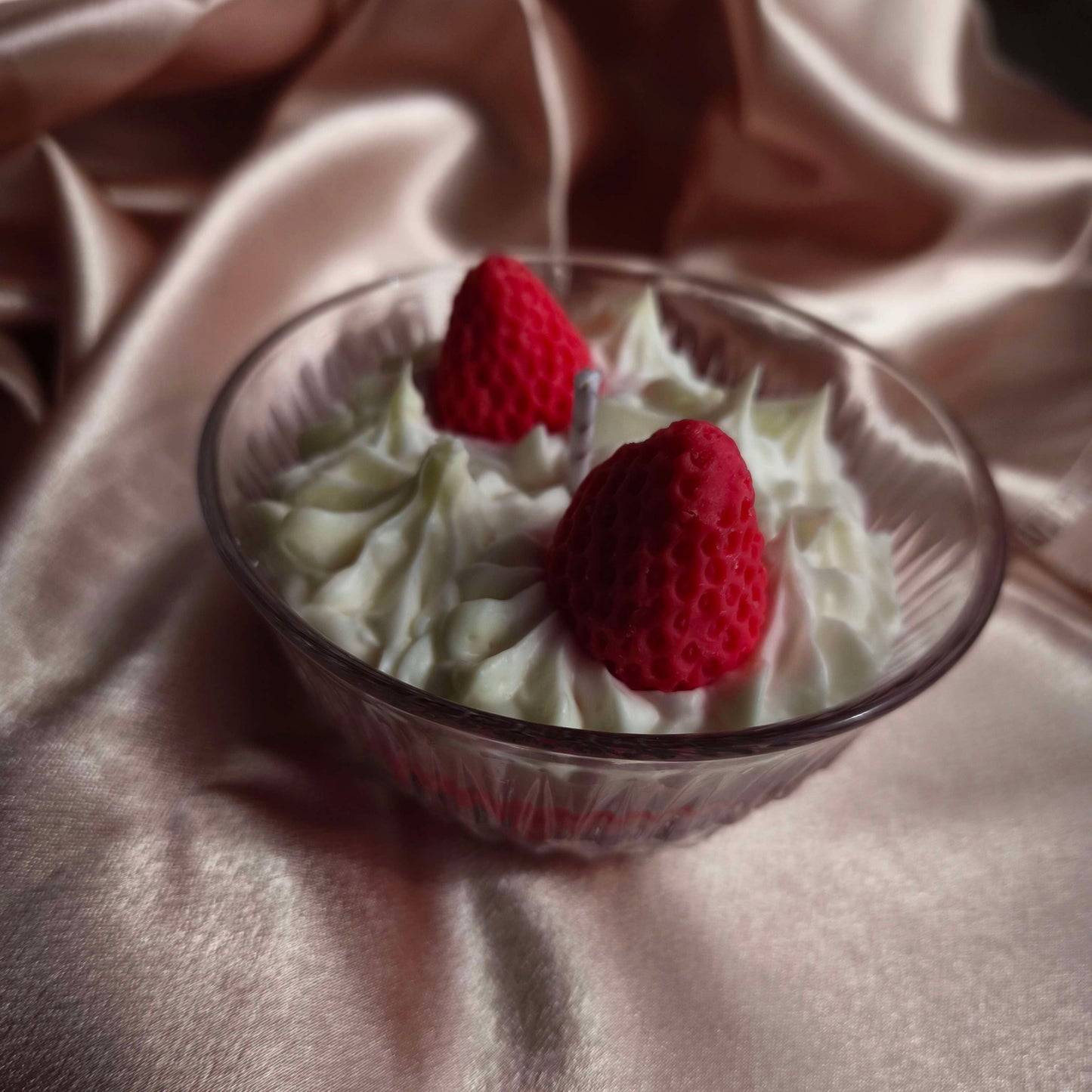 Vela Chantilly Morango 3